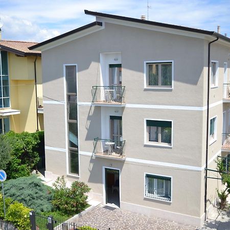 Le Bouganville Apartment ديسينسانو ديل غاردا المظهر الخارجي الصورة