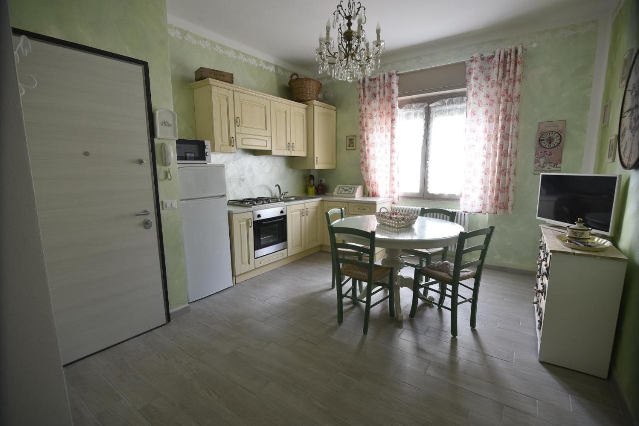 Le Bouganville Apartment ديسينسانو ديل غاردا المظهر الخارجي الصورة