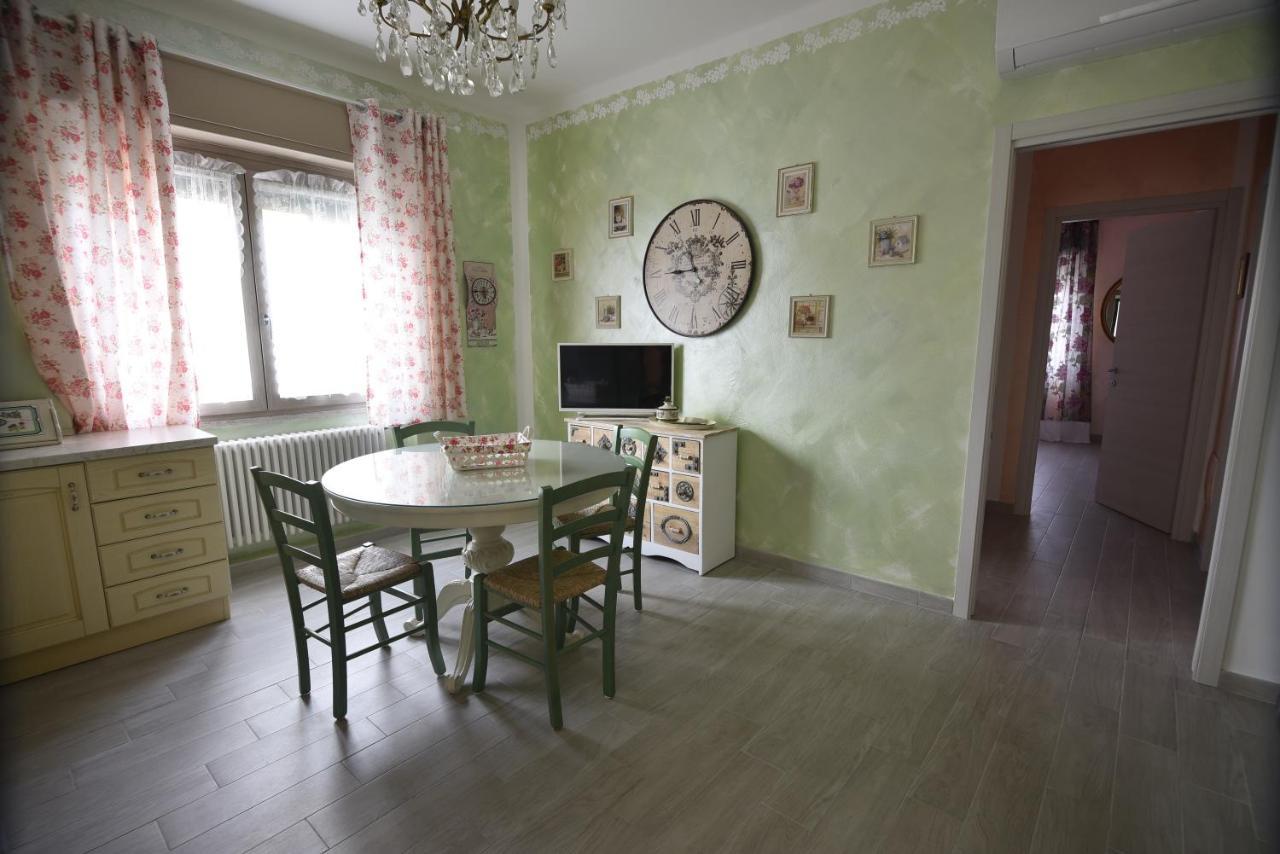 Le Bouganville Apartment ديسينسانو ديل غاردا المظهر الخارجي الصورة