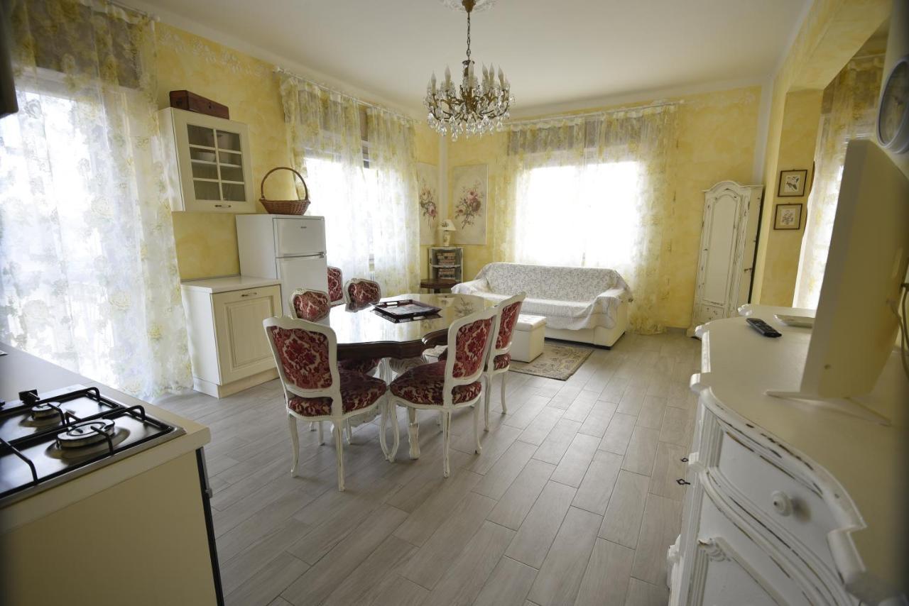 Le Bouganville Apartment ديسينسانو ديل غاردا المظهر الخارجي الصورة