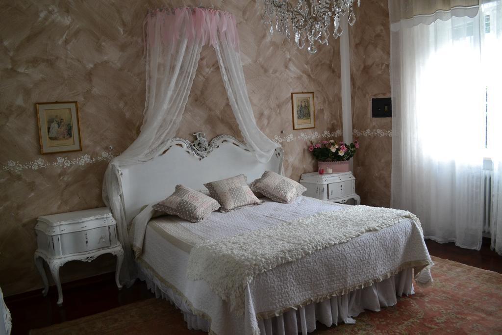Le Bouganville Apartment ديسينسانو ديل غاردا الغرفة الصورة