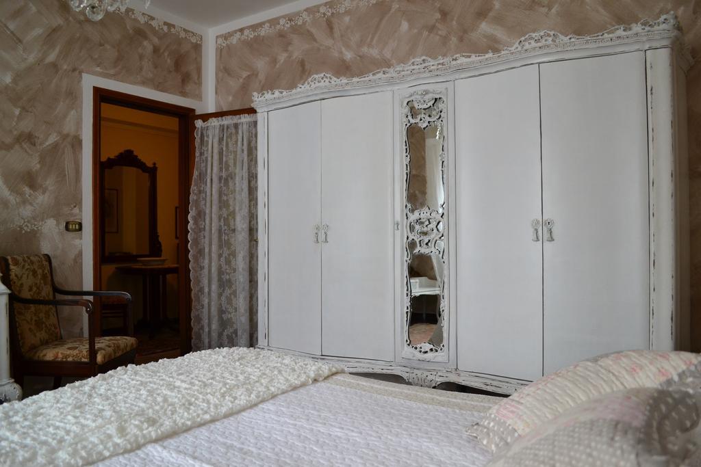 Le Bouganville Apartment ديسينسانو ديل غاردا الغرفة الصورة