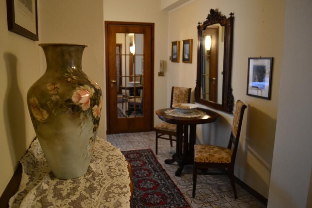 Le Bouganville Apartment ديسينسانو ديل غاردا الغرفة الصورة