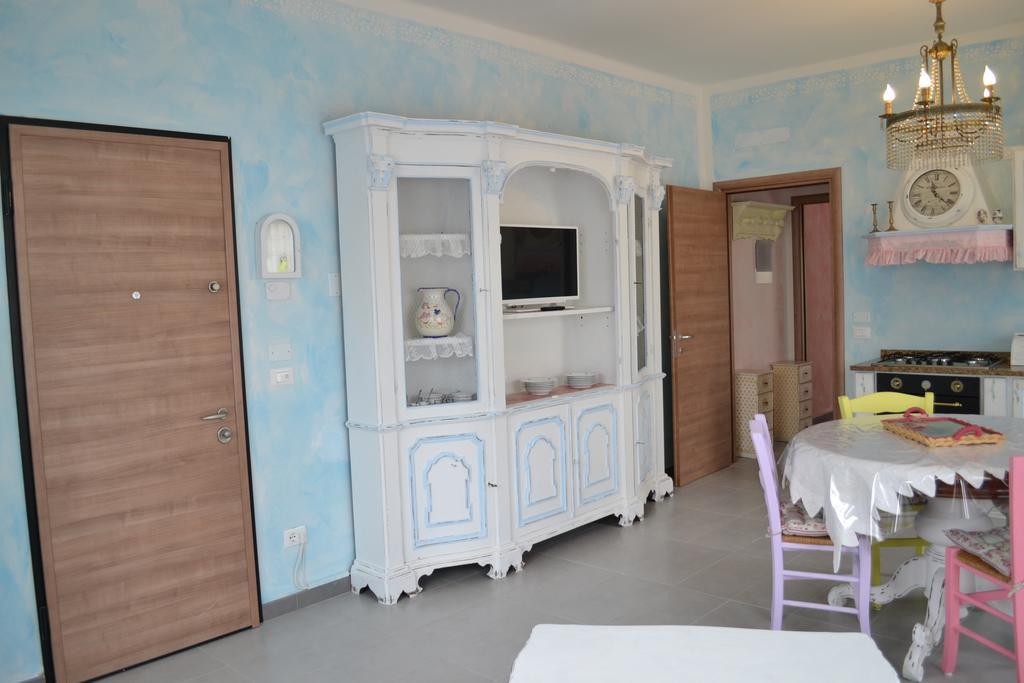 Le Bouganville Apartment ديسينسانو ديل غاردا المظهر الخارجي الصورة