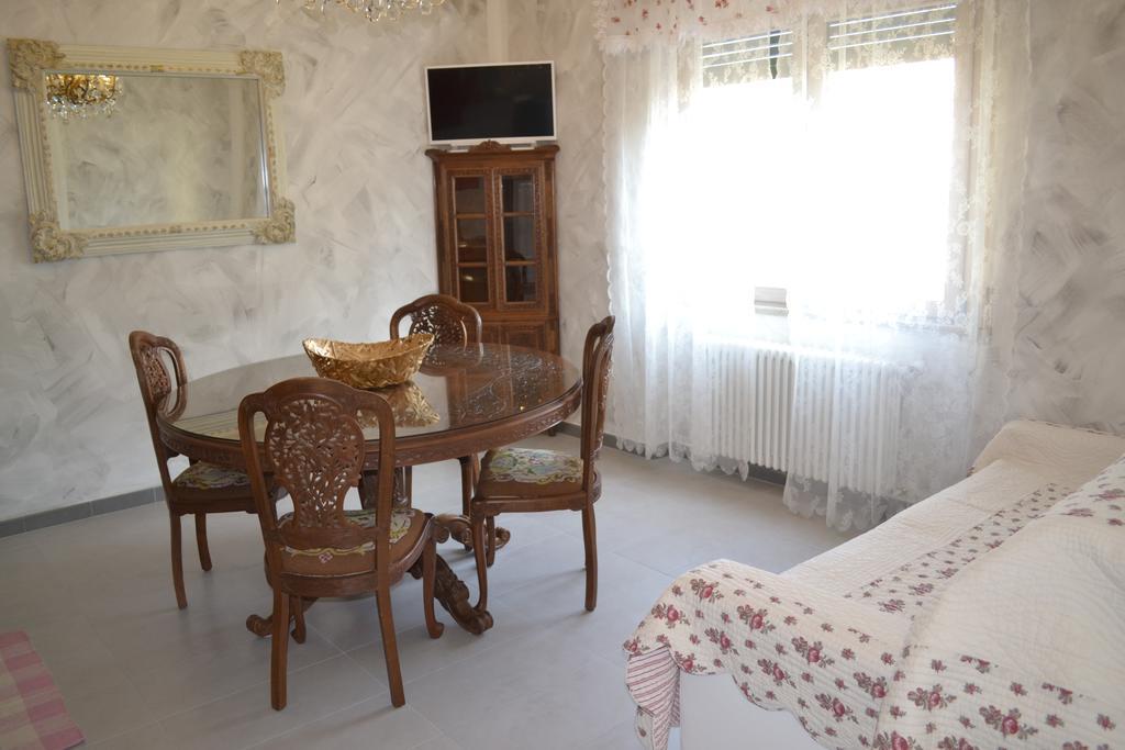 Le Bouganville Apartment ديسينسانو ديل غاردا المظهر الخارجي الصورة