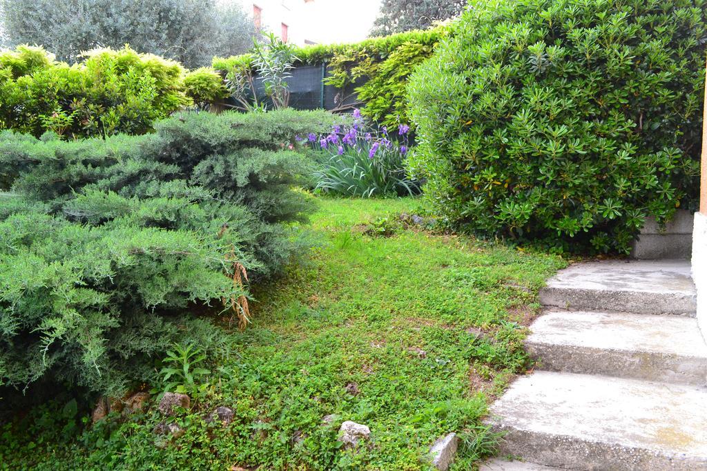 Le Bouganville Apartment ديسينسانو ديل غاردا المظهر الخارجي الصورة