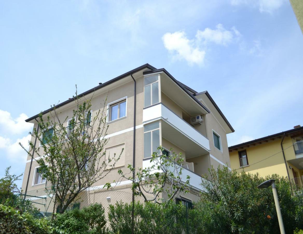Le Bouganville Apartment ديسينسانو ديل غاردا المظهر الخارجي الصورة