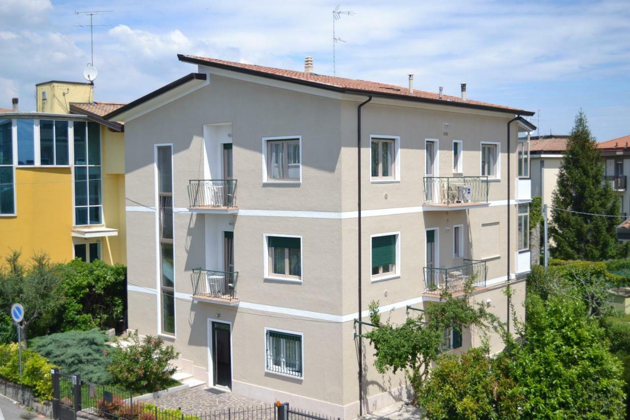 Le Bouganville Apartment ديسينسانو ديل غاردا المظهر الخارجي الصورة