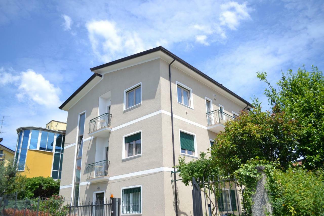 Le Bouganville Apartment ديسينسانو ديل غاردا المظهر الخارجي الصورة